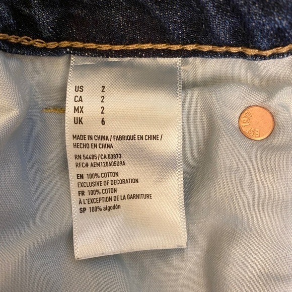 American Eagle Tomgirl Bermuda Distressed Cut Offs Denim Shorts Sz 2 - Picture 5 of 6